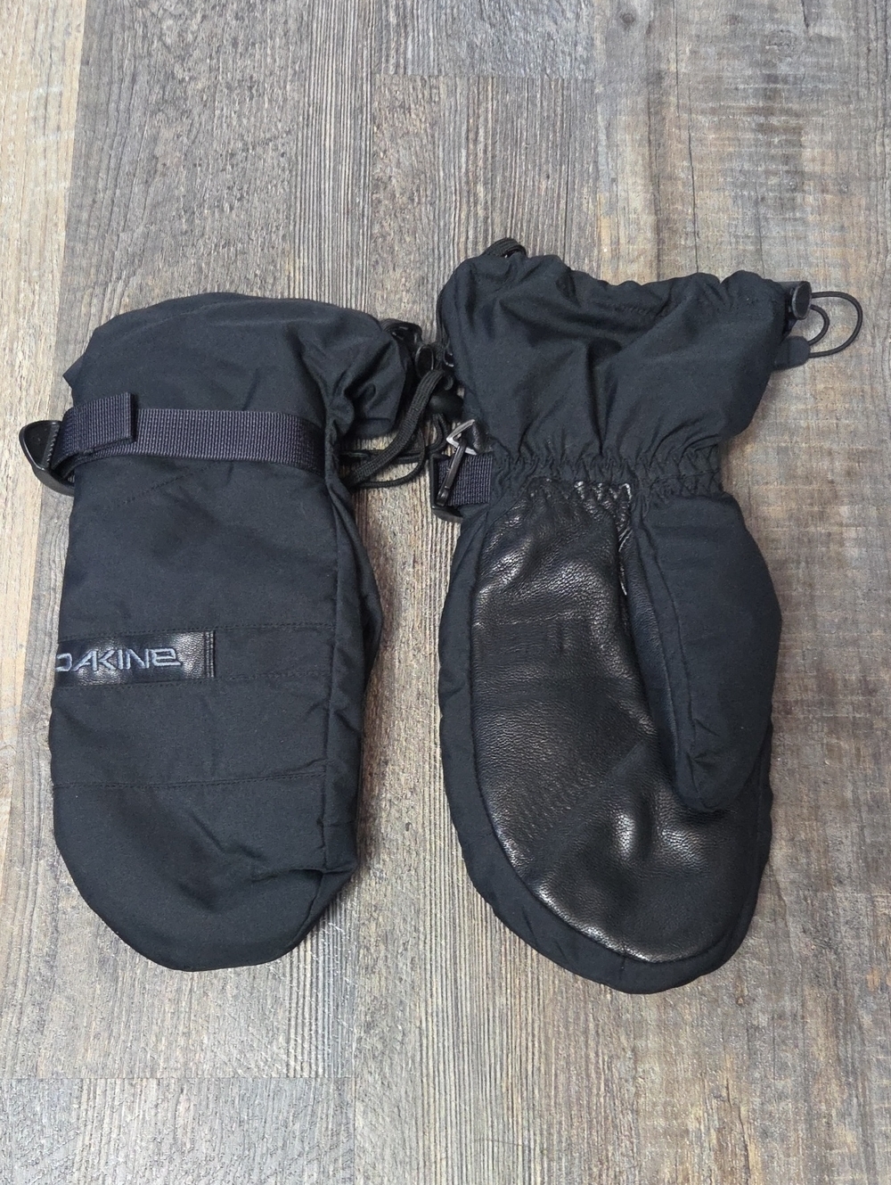 Dakine Black Insulated Ski Mittens